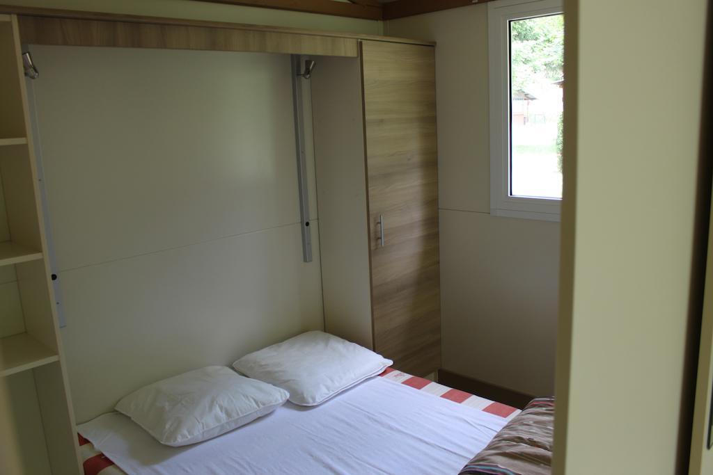 Camping Les Berges Du Doux Colombier-le-Vieux Kamer foto