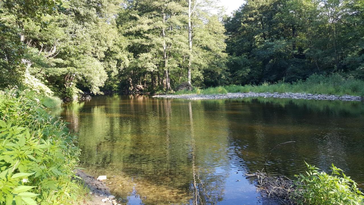 Camping Les Berges Du Doux Colombier-le-Vieux Buitenkant foto